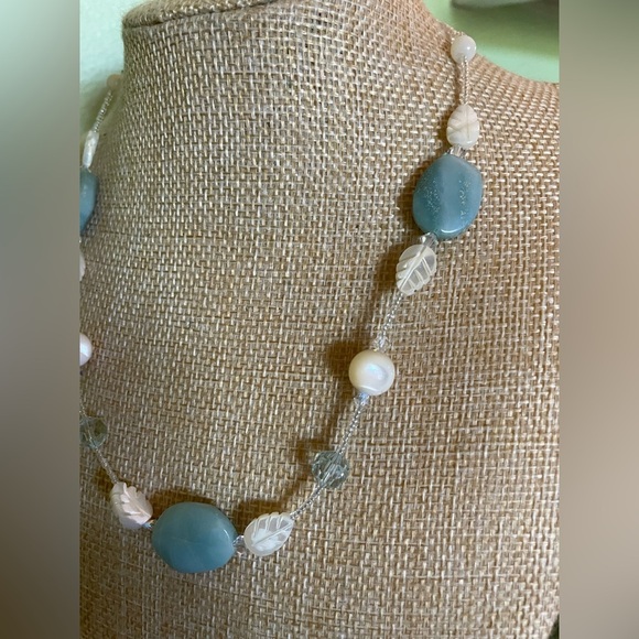 Elegant Amazonite and Carved White Beaded Necklace - Picture 4 of 9